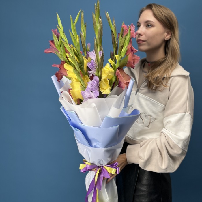 9 ярких гладиолусов MIX