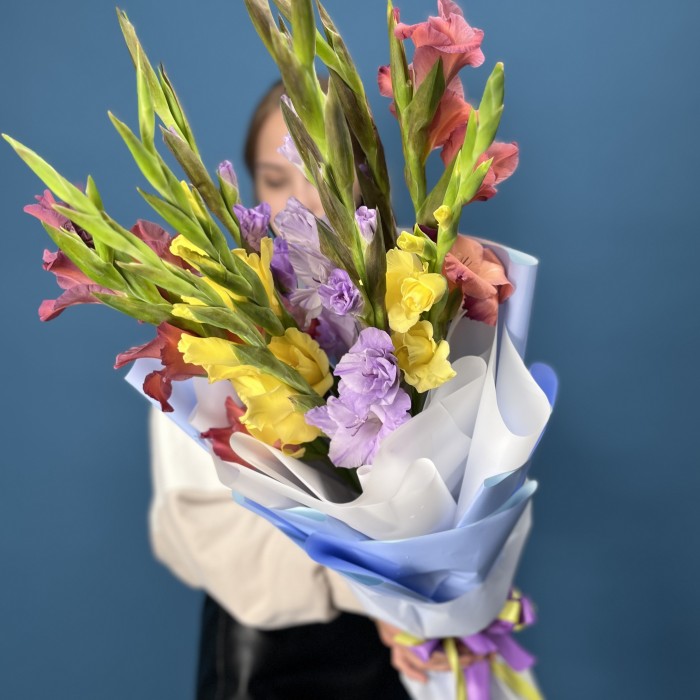 9 ярких гладиолусов MIX