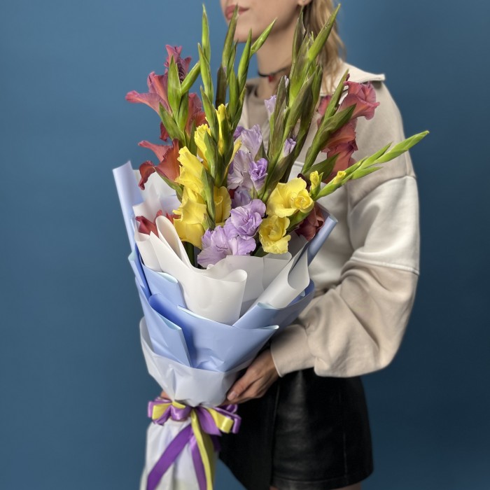 9 ярких гладиолусов MIX