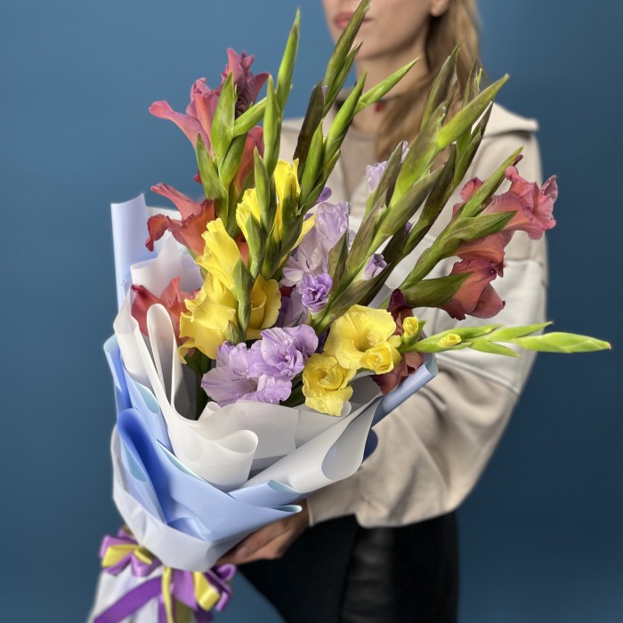 9 ярких гладиолусов MIX