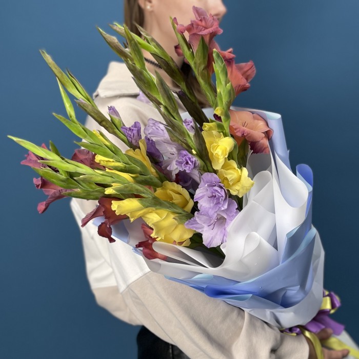 9 ярких гладиолусов MIX