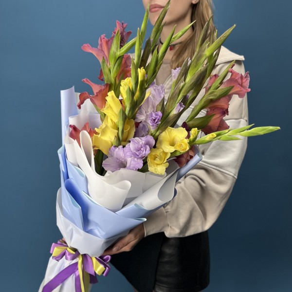 9 ярких гладиолусов MIX