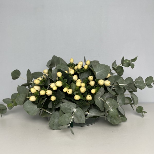 Настольная композиция с белым гиперикумом