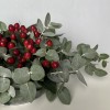 Настольная композиция с красным гиперикумом