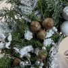 Рождественский венок с птицей и белым декором