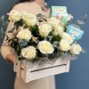 15 белых роз в ящике Моей маме