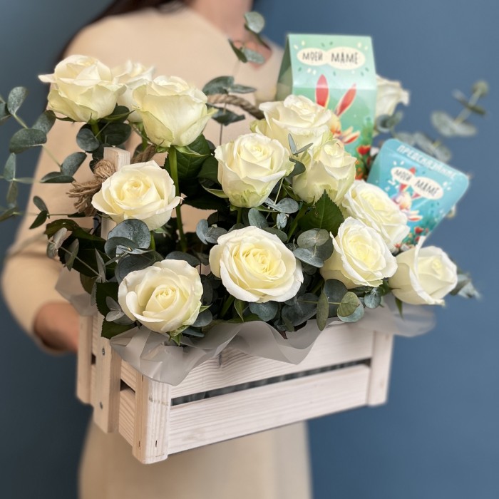 15 белых роз в ящике Моей маме