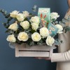 15 белых роз в ящике Моей маме
