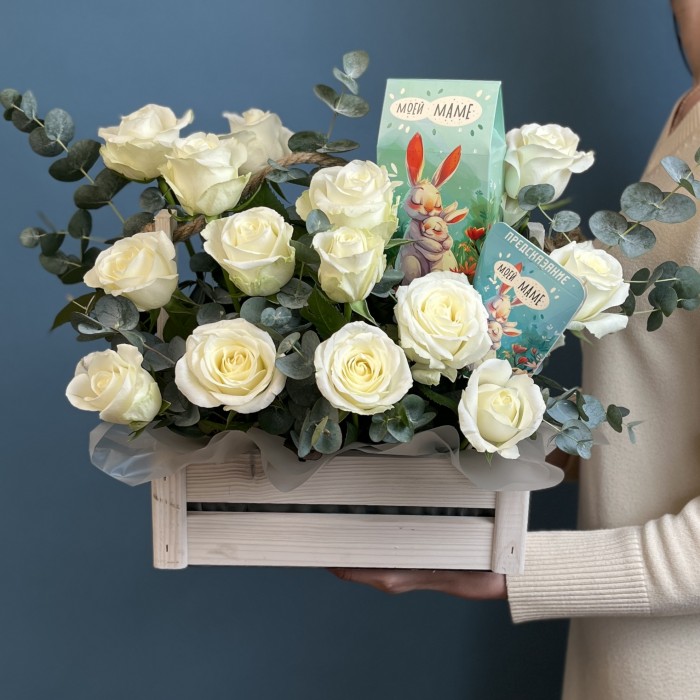 15 белых роз в ящике Моей маме