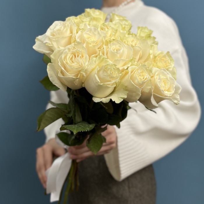 15 роз Мондиаль 50 см