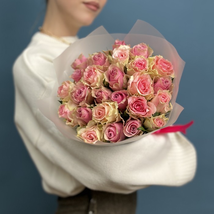 25 роз розовый микс