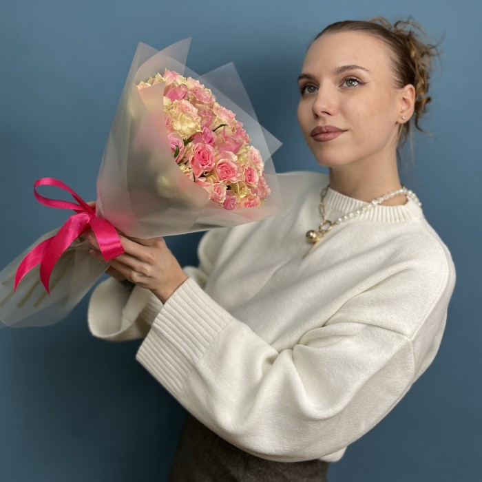 25 роз розовый микс