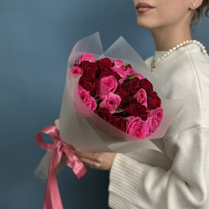25 роз Ягодка Малинка