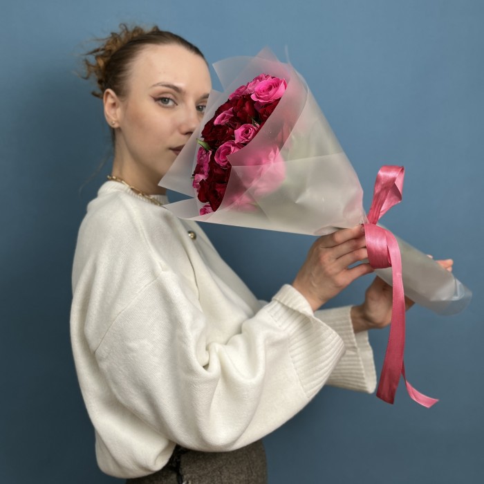 25 роз Ягодка Малинка