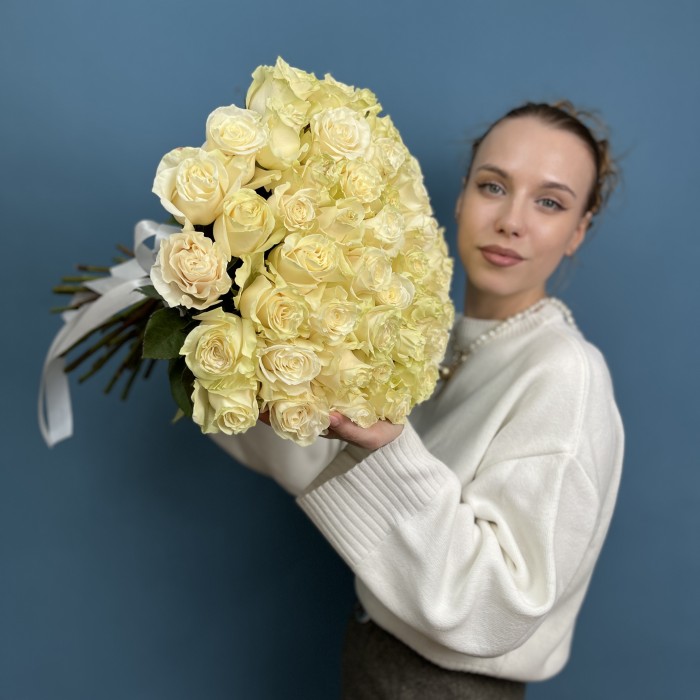 51 роза мондиаль 50 см