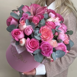 Букет дня в коробке с розами Магия чувств