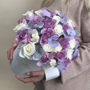 Букет дня в коробке с розами Украшение