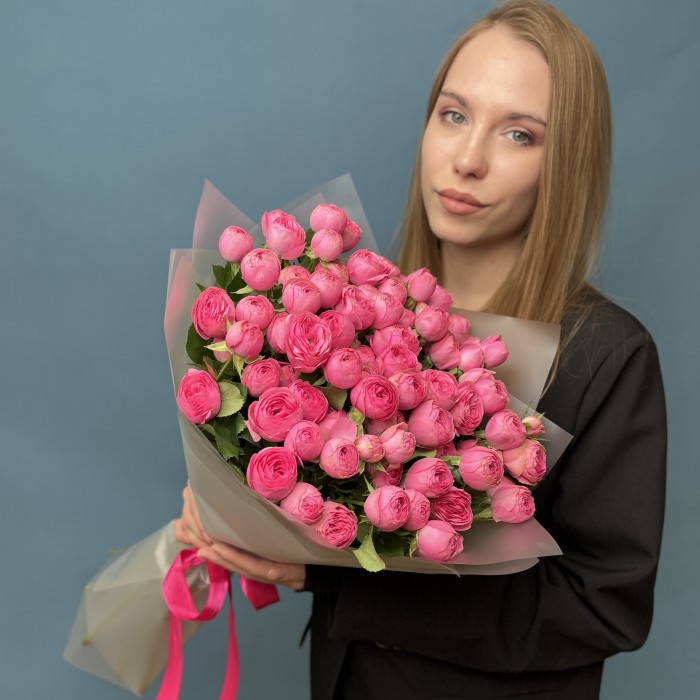 15 кустовых пионовидных роз Жизель 60 см