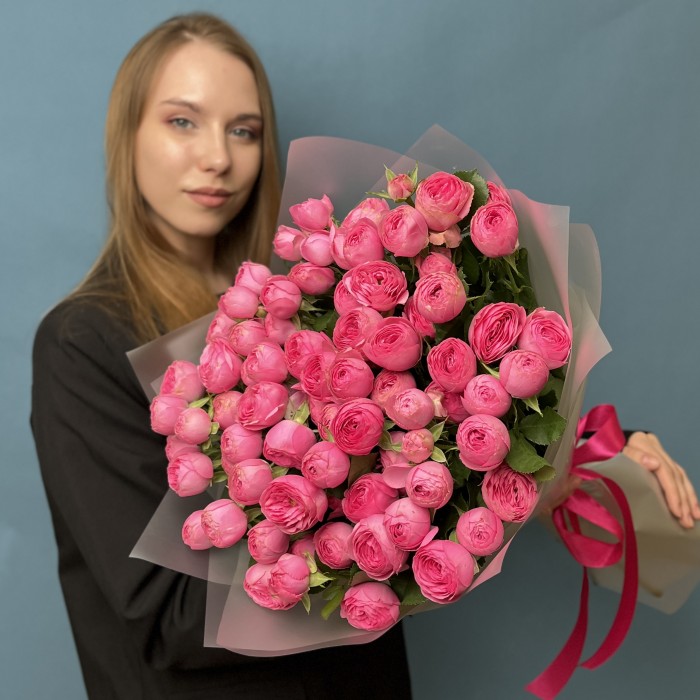 15 кустовых пионовидных роз Жизель 60 см