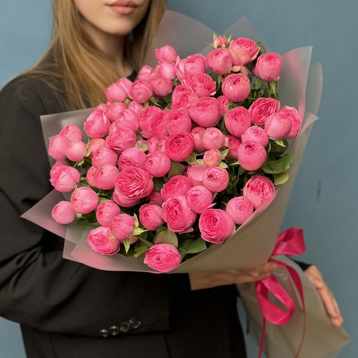 15 кустовых пионовидных роз Жизель 60 см