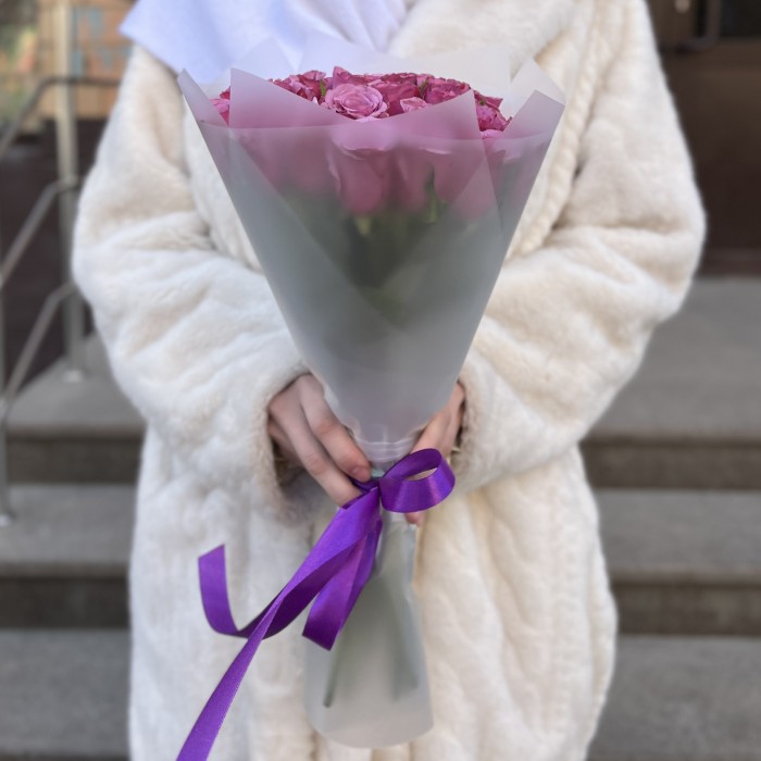 25 фиолетовых роз Дип Перпал 40 см