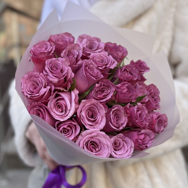 25 фиолетовых роз Дип Перпал 40 см