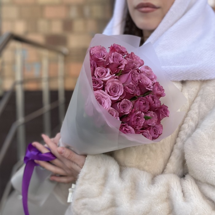 25 фиолетовых роз Дип Перпал 40 см