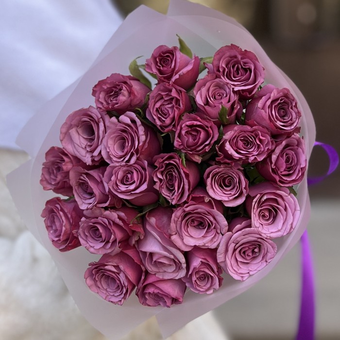 25 фиолетовых роз Дип Перпал 40 см