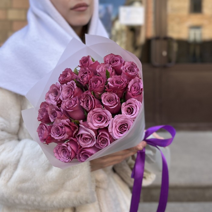 25 фиолетовых роз Дип Перпал 40 см