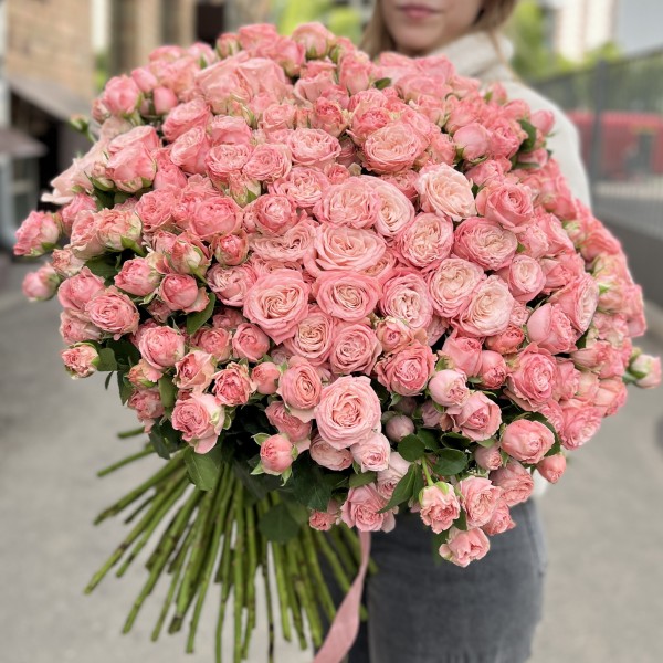 101 кустовая пионовидная роза Мадам Бомбастик 60 см