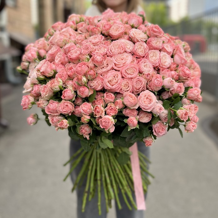 101 кустовая пионовидная роза Мадам Бомбастик 60 см