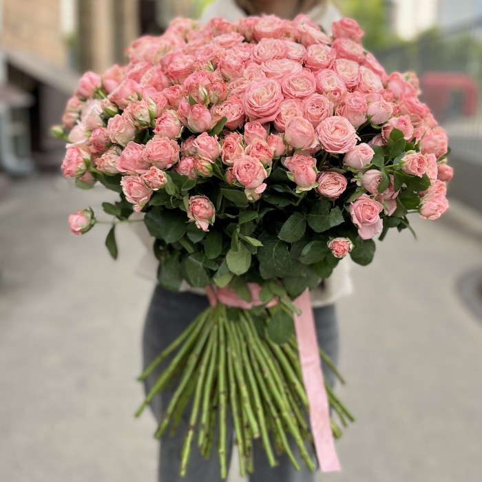 101 кустовая пионовидная роза Мадам Бомбастик 60 см