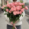 11 кустовых розовых роз Мадам Бомбастик 60 см