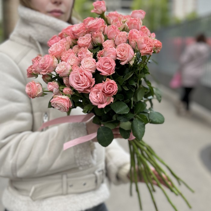 15 розовых пионовидных роз Мадам Бомбастик 60 см