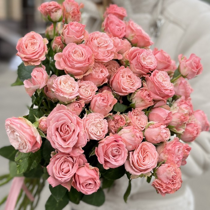 15 розовых пионовидных роз Мадам Бомбастик 60 см