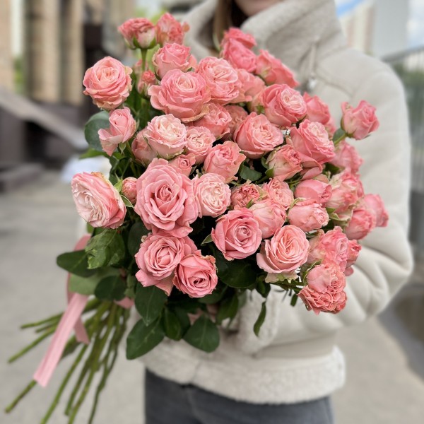 15 розовых пионовидных роз Мадам Бомбастик 60 см