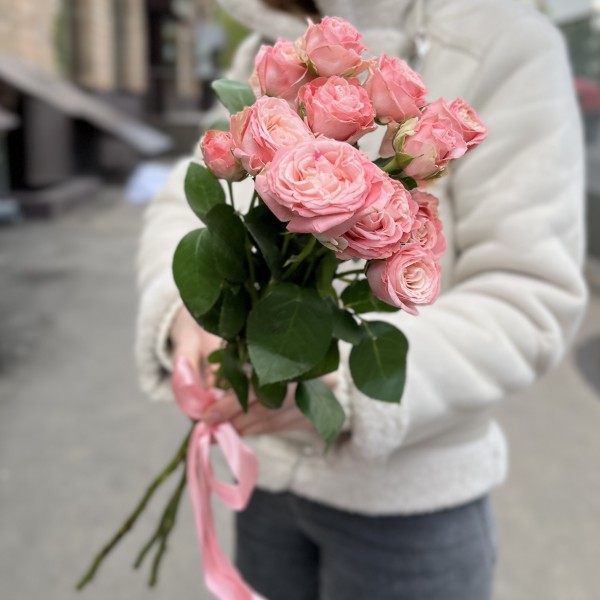 3 розовые пионовидные розы Мадам Бомбастик 60 см