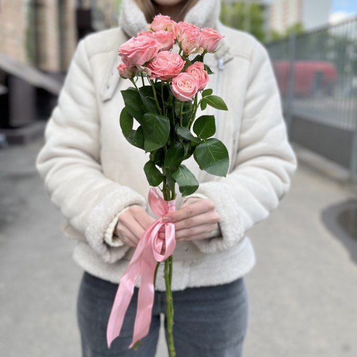 3 розовые пионовидные розы Мадам Бомбастик 60 см