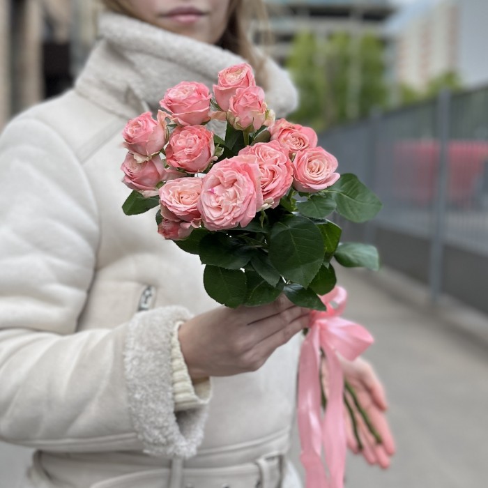 3 розовые пионовидные розы Мадам Бомбастик 60 см