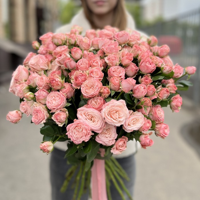 35 кустовых Пионовидных роз Мадам Бомбастик 60 см