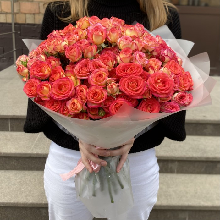 35 ярких кустовых роз Саммер Дэнс