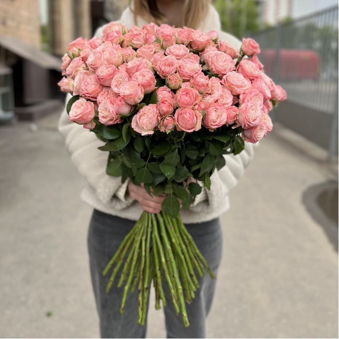 45 кустовых Пионовидных роз Мадам Бомбастик 60 см