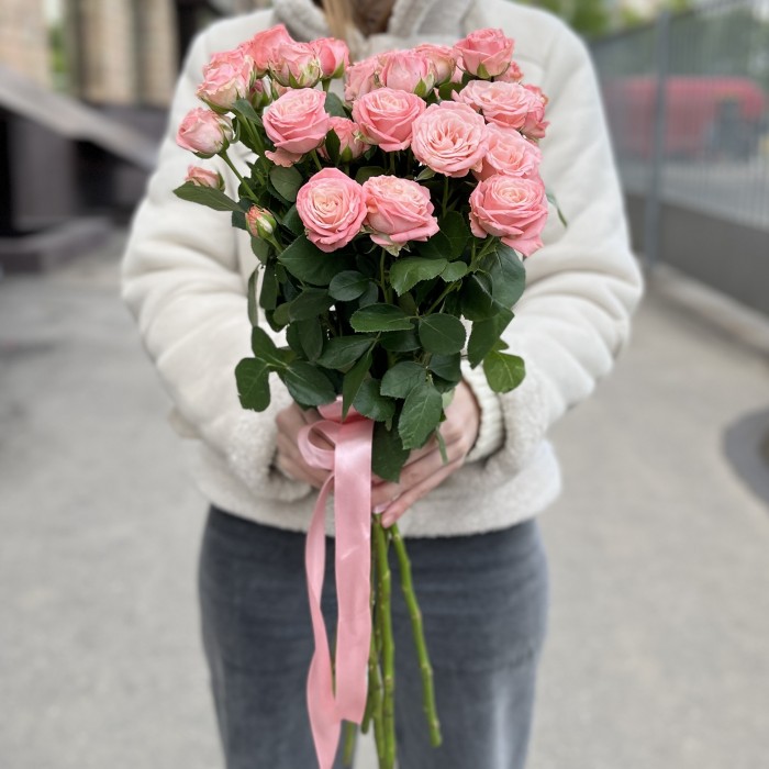 7 кустовых Пионовидных роз Мадам Бомбастик 60 см