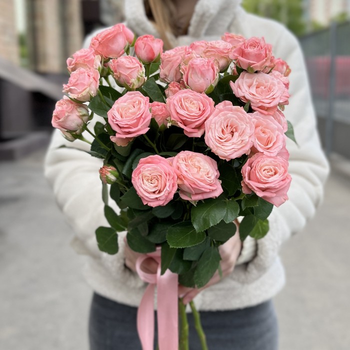 7 кустовых Пионовидных роз Мадам Бомбастик 60 см