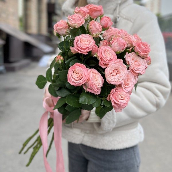 7 кустовых Пионовидных роз Мадам Бомбастик 60 см