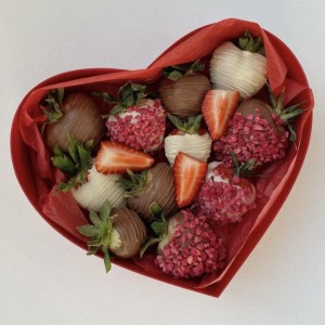 Клубника в шоколаде сердечко классика Клубника в шоколаде сердечко классика