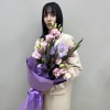 5 сиреневых гладиолусов с эустомой