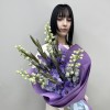 5 сиреневых гладиолусов с дельфиниумом