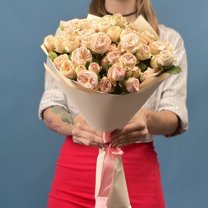 11 кустовых пионовидных роз Джентл трендсеттер 50 см