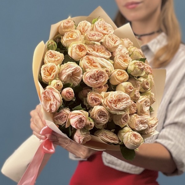 11 кустовых пионовидных роз Джентл трендсеттер 60 см